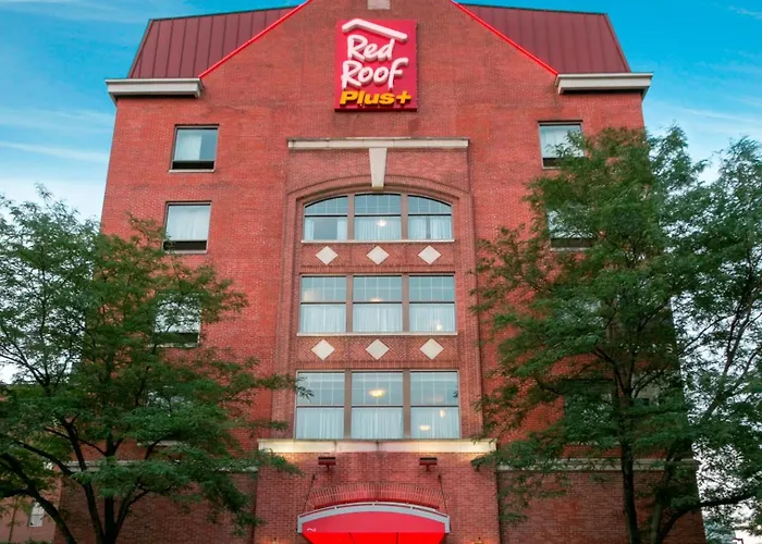 Red Roof Plus+ Downtown - Convention Center Hotel