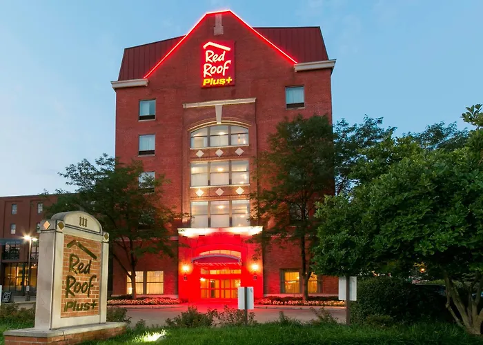 Red Roof Plus+ Downtown - Convention Center Hotel 3*