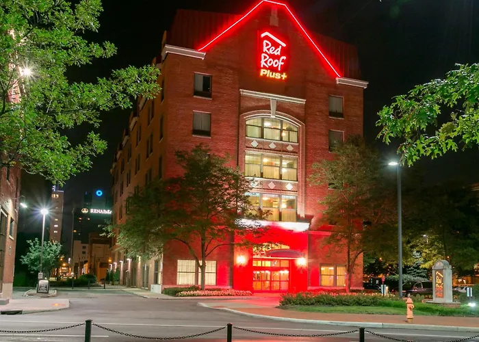 Hotel Red Roof Plus+ Downtown - Convention Center