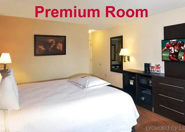 Red Roof Plus+ Downtown - Convention Center 3*