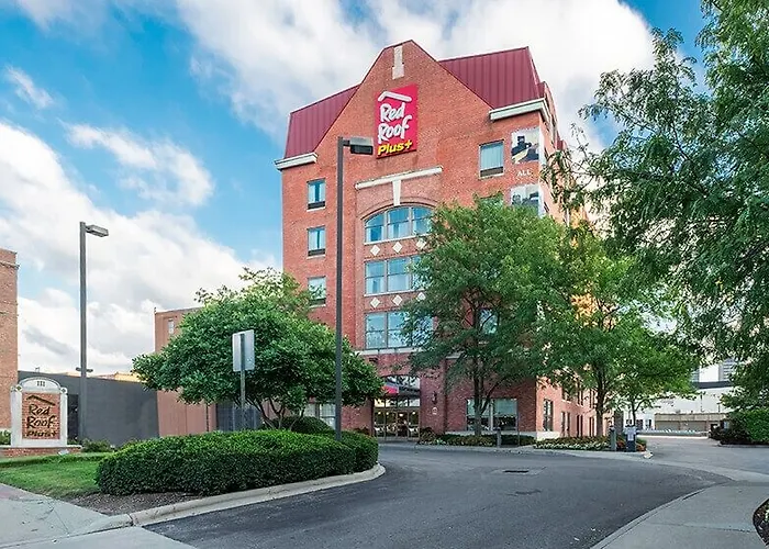 Hotel Red Roof Plus+ Downtown - Convention Center 3*