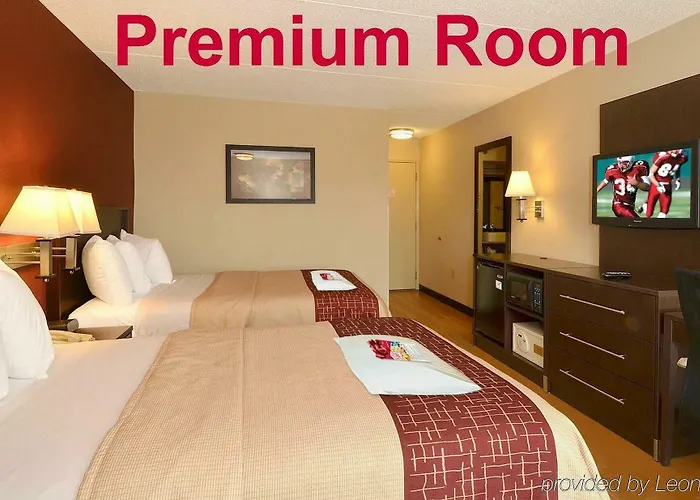 Hotel Red Roof Plus+ Downtown - Convention Center 3*